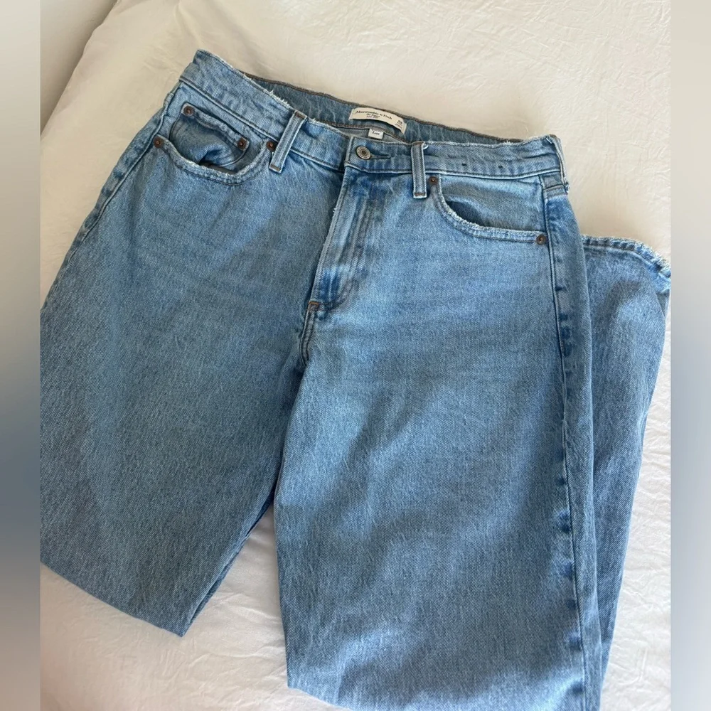 Abercrombie Curve Love Baggy Low Rise 28 short - Picture 4 of 4